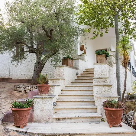 Aspasia, Relaxing In Ostuni